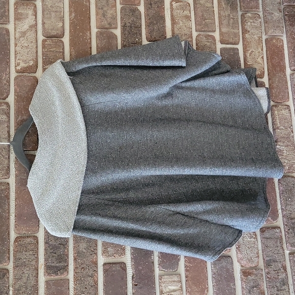 AB Studio Lightweight Pacho Size Small - Picture 10 of 10